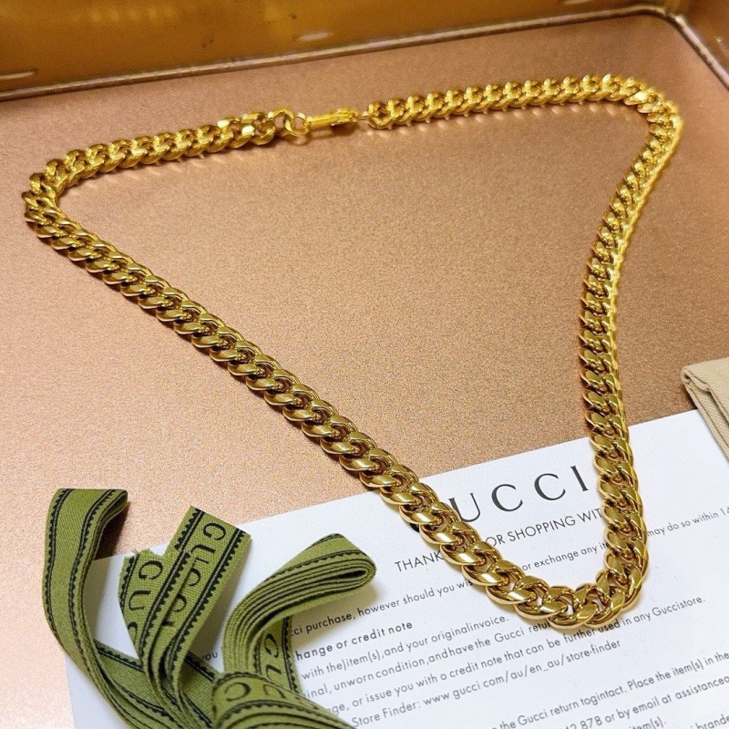 G*u*i necklaces